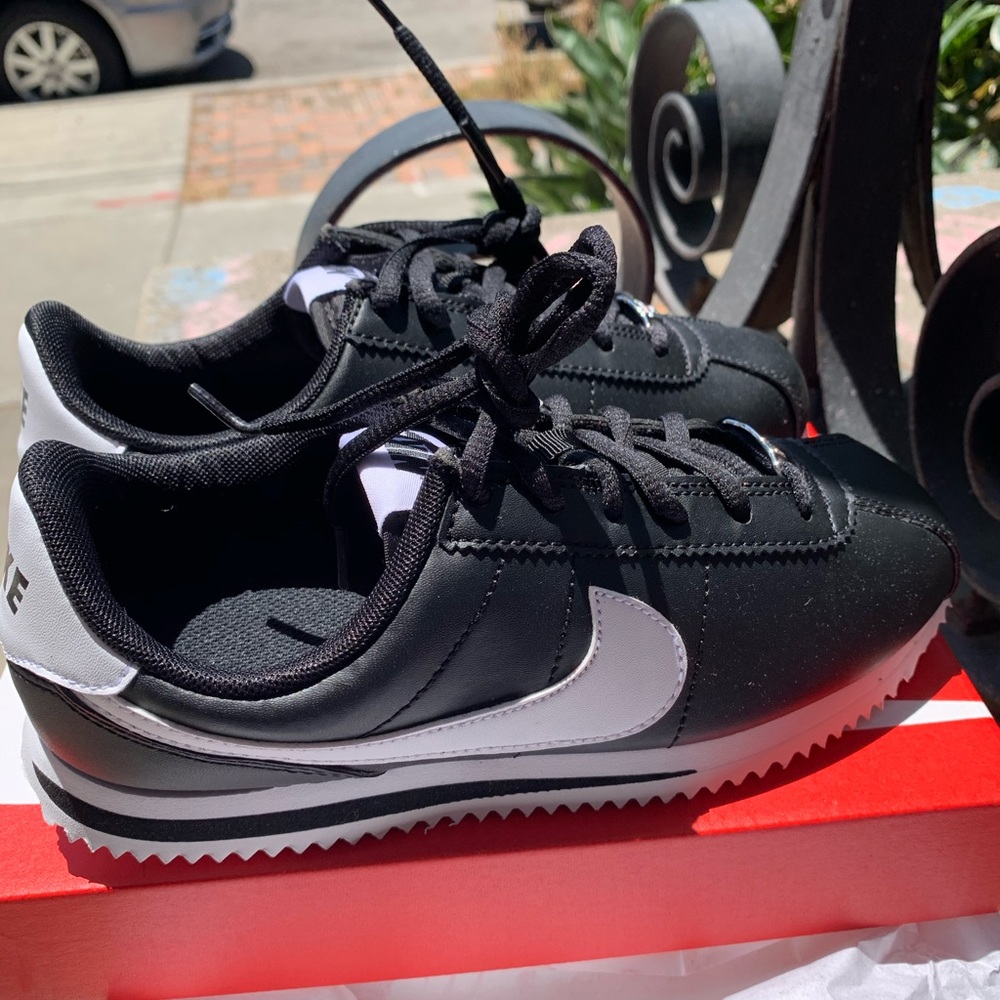 Sold ! Authetic New Nike Cortez 4.5